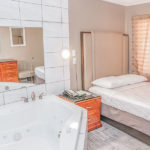 whirlpool tub suite with one guest bed