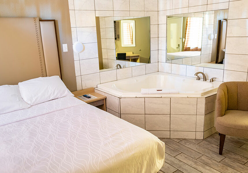 whirlpool tub suite with one guest bed
